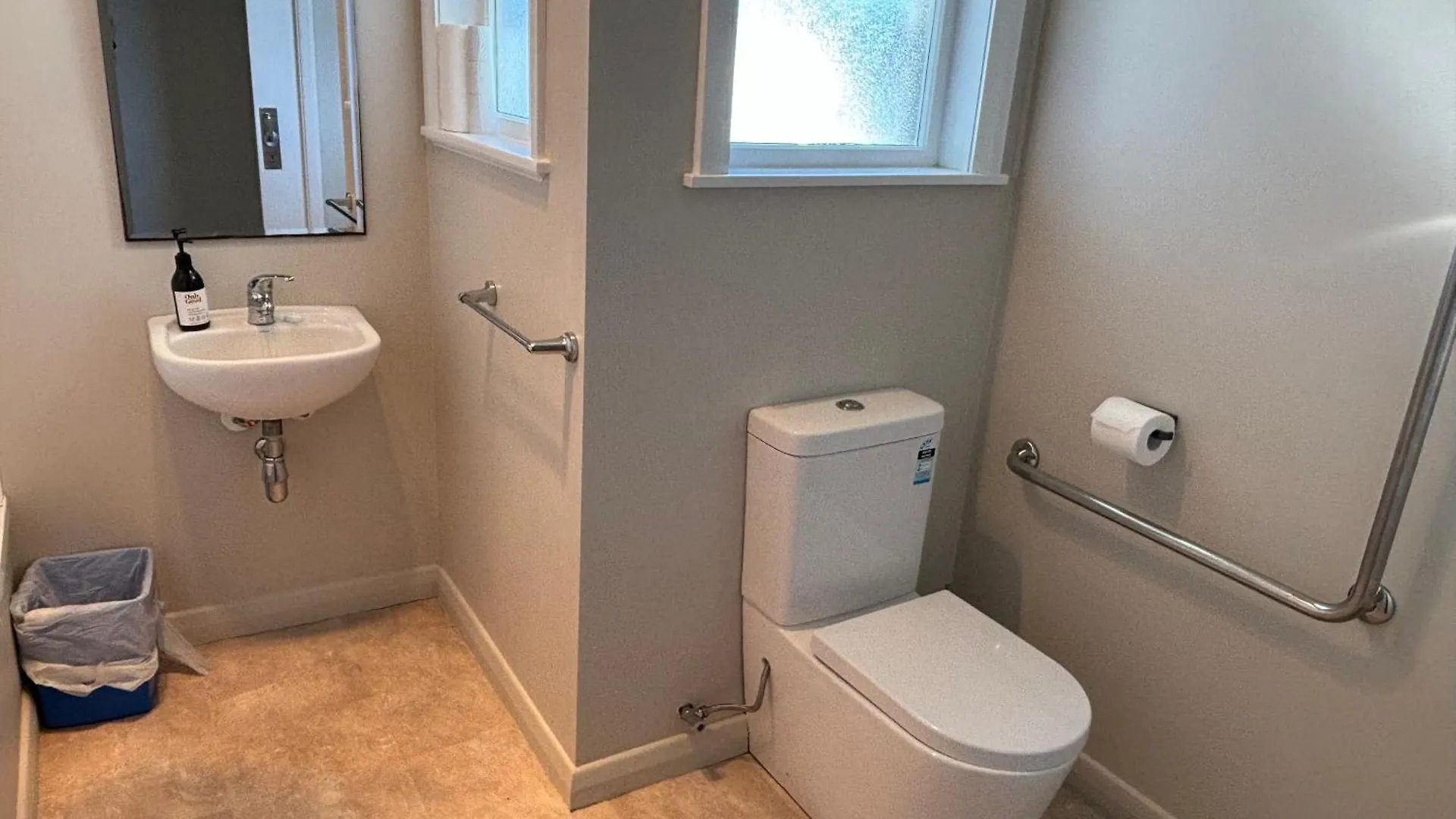 Whole House, Amohau St Opposite Trade Central - 3 Bedrooms, Sleeps Up To 6, 5 Beds, Wheel Chair Friendly Rotorua
