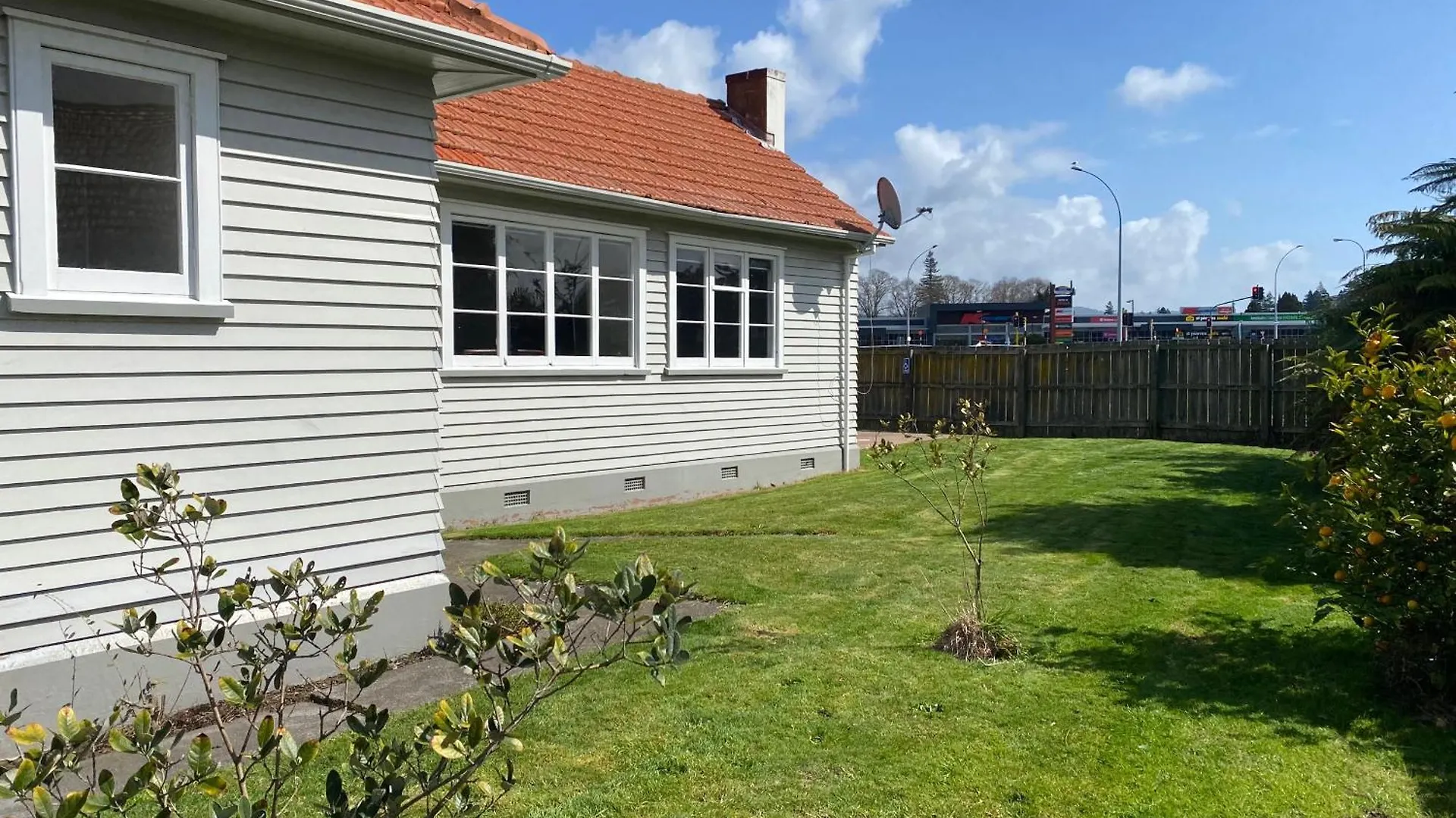 Whole House, Amohau St Opposite Trade Central - 3 Bedrooms, Sleeps Up To 6, 5 Beds, Wheel Chair Friendly Rotorua